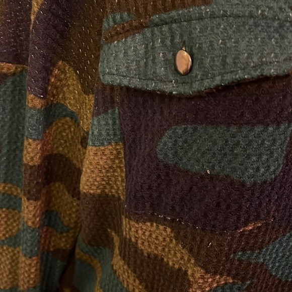 Ladies French Laundry button down long sleeve shirt NWT size large Camo print. - Picture 3 of 9